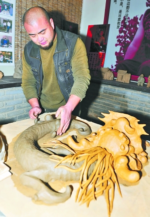 這里的泥土?xí)琛?h黎陽(yáng)鎮(zhèn)楊王己屯村泥咕咕產(chǎn)業(yè)走筆