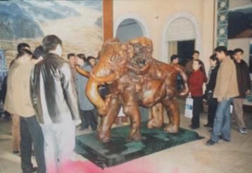 河南發(fā)現(xiàn)國寶根雕《世紀大象》