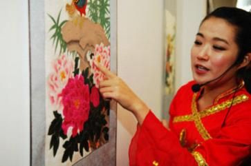 河南淮濱農(nóng)民創(chuàng)作布雕畫外國大使眼中的