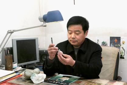 仵海洲:一片癡心在玉中