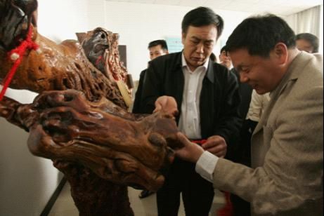 王心愿和他的根雕藝術