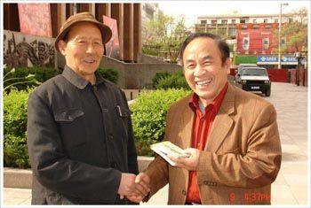 任宏恩等名家與戲迷拉家常 連稱:西安觀眾太可愛
