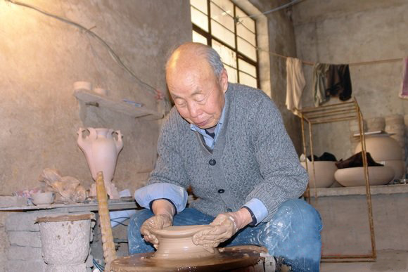 父子鈞瓷情——記陶瓷藝術(shù)大師苗錫錦、苗長(zhǎng)強(qiáng)