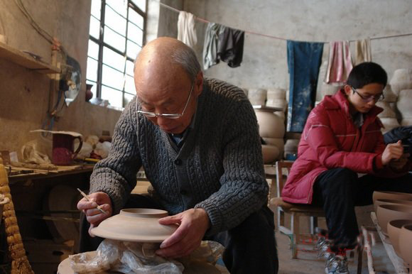 父子鈞瓷情——記陶瓷藝術(shù)大師苗錫錦、苗長(zhǎng)強(qiáng)