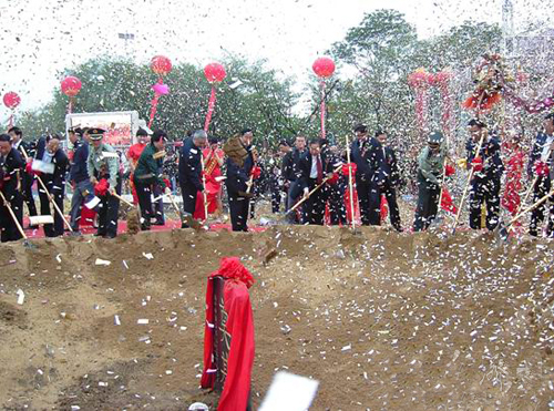 中國玉雕大師創(chuàng)意園在“中華玉都”鎮(zhèn)平縣奠基